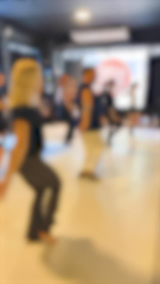 A puro Jazz con @pastocchiariel 🖤

Nuestros alumnos y alumnas de 4to año están entrenando con todo en su último año de carrera 💪.

Mucho trabajo, entrega y pasión en cada clase 💃🏻🕺🏻.

Se vienen más recaps… ¿Cuál les gustaría ver?

#ReinaReech#EscueladeDanza #Carrera #Jazz #Cantar 
#Bailar #Actuar #Palermo #Belgrano #Caballito