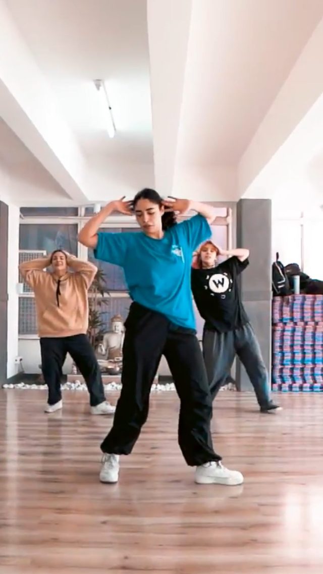 Empezó el verano y por acá seguimos con mucha danza ☀️

Hoy les traemos un poco de URBANO en la clase de @nahuellegui junto a nuestros alumnos/as de 4to año de la Carrera 🚀.

¿Qué clases les gustaría ver?
