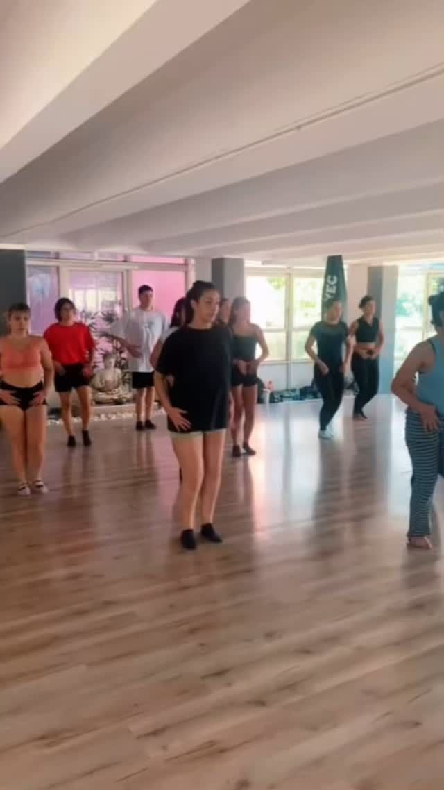 Así se vive el CURSO PREPARATORIO 🤩

Ya falta muy poco para el examen de ingreso

✔️ Carrera de Intérprete en Danza 
✔️ Carrera de Bailarín, Profesor y/o Coreógrafo 

📅 Fechas de examen de ingreso: 
Presencial: Lunes 31/03 (mañana y noche) 
Online: Martes 1/04 (mañana) 

📩 Escribinos y reservá tu lugar.