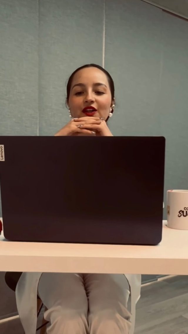 Video montaje | Composición coreográfica ✨
 Trabajo de composición coreográfica realizado por la una alumna de nuestra Carrera Online.
 @_saraijuliana_ junto a la profesora @anitamenendez73 

Un proceso de exploración, creación y montaje, donde se puso en juego la búsqueda personal, la estructura y el lenguaje propio del movimiento.

La distancia no detiene la danza: seguimos creando y creciendo desde cualquier lugar 💫