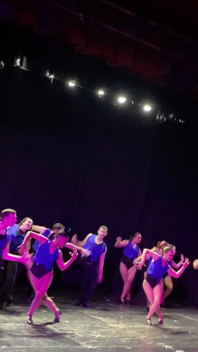 TESIS 2024 🎭

Hoy les mostramos un poco de lo que se vivió en algunas tesis de nuestros alumnos/as de 4to año 🤩.

Estamos muy felices de ver el resultado de todo su trabajo ✨.

¿Qué les gustaría saber de las tesis 👇🏼?