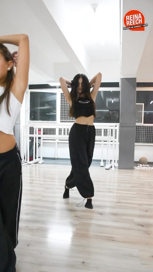 Levante la mano quién es fan de las clases de urbano 🙌🏼

Hoy te mostramos un poco de lo que se vive en las clases de URBAN 12 a 15 años con la genia de  @_julirossi 

📍 Sede Caballito
🗓️ Martes de 18 a 19 hs
💥 Ritmo, energía y mucha actitud en cada clase

¿Te gustaría sumarte? No dudes y pedinos info 🚀