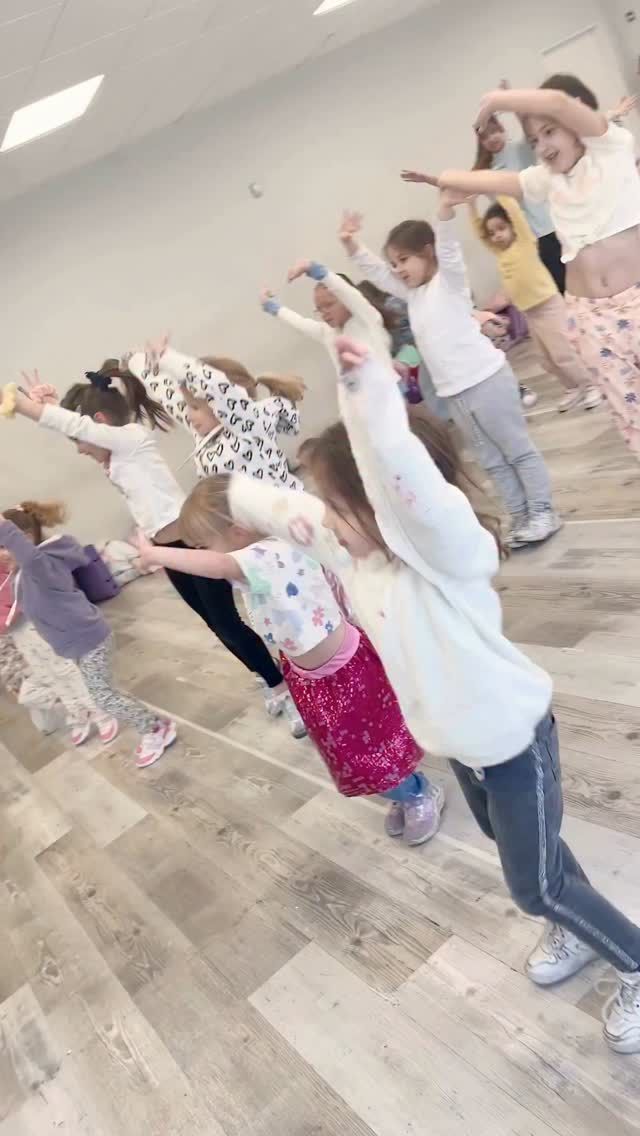 Así se vivieron nuestras semanas de vacaciones de invierno con los Talleres Artísticos 🎨✨

¡Gracias a quienes formaron parte de esta experiencia llena de danza, actuación, juegos y creatividad 💃🎭🧁!

🗓️ Siguen abiertas las inscripciones a todas nuestras clases
Sumate ahora y formá parte de la muestra de fin de año 🎬✨

💥 Consultanos y reservá tu lugar

#VacacionesDeInvierno #TalleresArtísticos #ReinaReech #ClasesDeDanza #Palermo #Belgrano # Caballito #InscripcionesAbiertas
