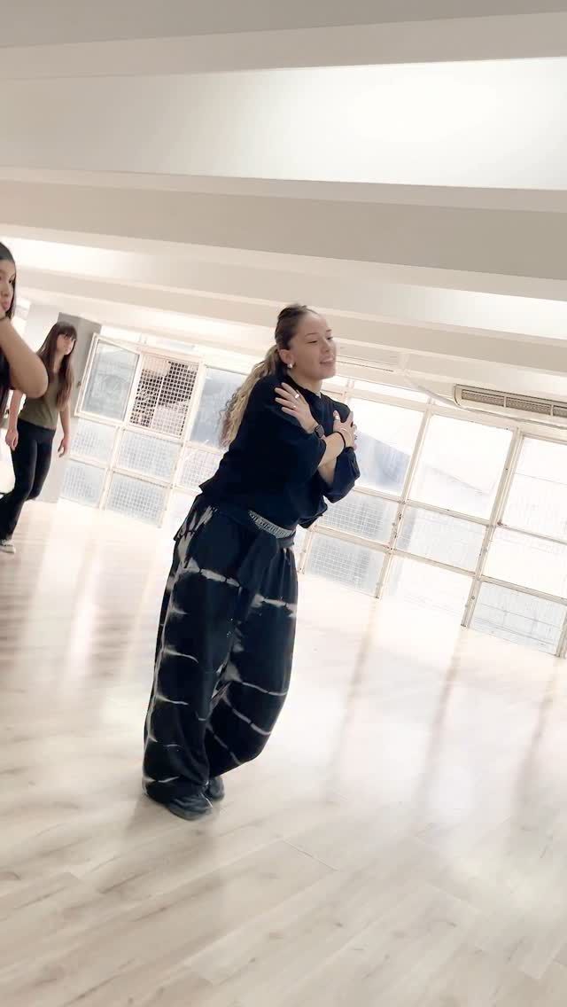 Sentí la energía de Street con @catapenalva_ 🖤
 Te compartimos un poco de lo que se vive en su clase 🚀

👉🏼 STREET los días sábados 13:30 hs 12/14 años 📍Caballito 

Y además encontras a Cata en ⬇️
👉🏼 Pop Dance los días lunes 17 hs 
9/11 años 📍Palermo 

¿Qué esperas para sumarte 💥? 

PEDINOS INFO DE TU FAVORITA 📱