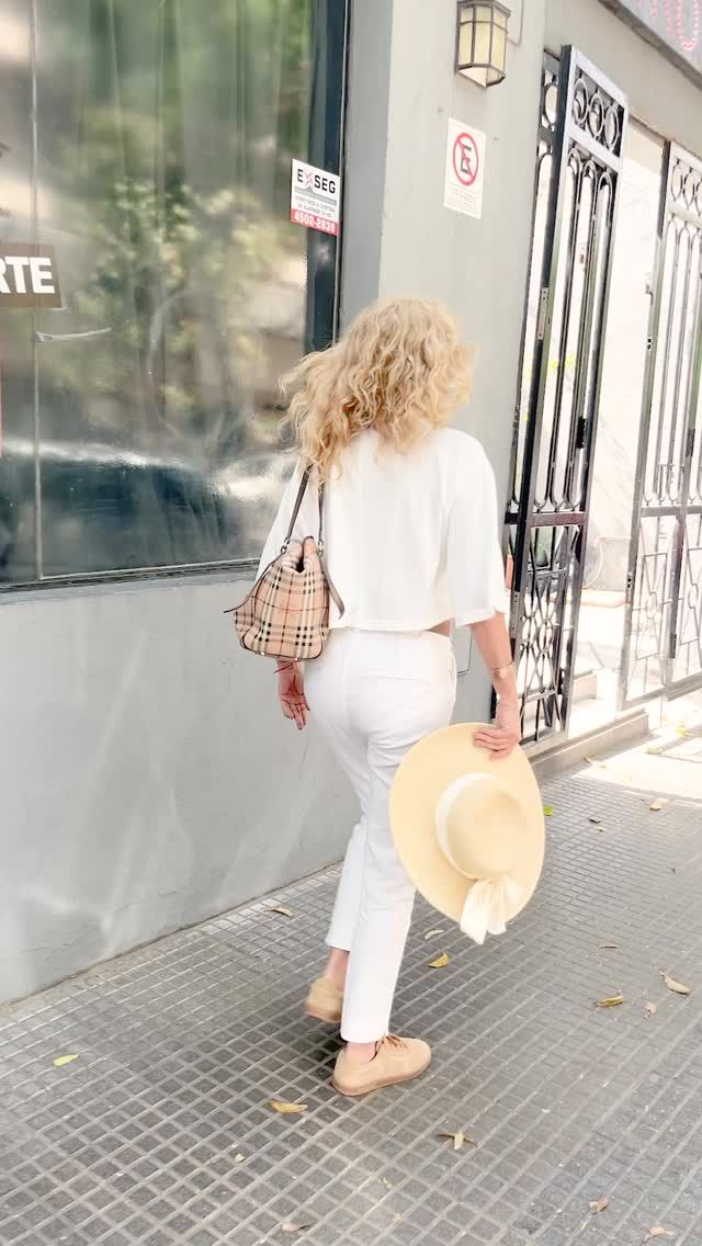 ¡Abrimos las inscripciones para los Talleres Artísticos de Verano 🌈, por acá ya estamos a full preparando todo! 

Una propuesta llena de juego, arte y movimiento, en un espacio cuidado y creativo donde pueden disfrutar, expresarse y hacer amigos.
 📣 Inscripciones abiertas… ¡no te lo pierdas!