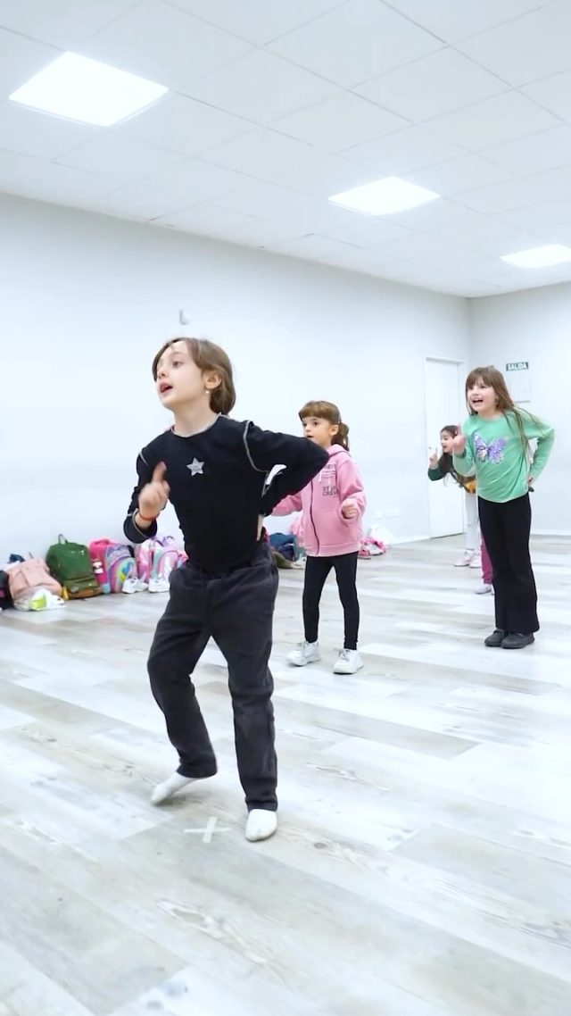 🔥 Semana de Clases de Prueba SIN CARGO 🔥 

Del 3 al 9 de abril, vas a poder probar una clase sin cargo en  cursos seleccionados 💃🎶 

Una oportunidad única para vivir la experiencia y ser parte de nuestra comunidad ✨ 

‼️ Si te inscribís inmediatamente después de la clase vas a tener un 10% de descuento en la cuota mensual ‼️

¡No te lo pierdas! Reservá tu lugar ahora 💌