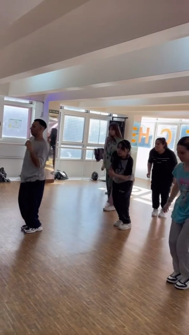 ¡Se viene un nuevo año de TEMPO 🔥! 

Una formación de 3 años donde trabajarás las danzas urbanas en su totalidad. Desde: Hip Hop, Freestyle, Coreografía, Popping, Breaking, Locking, House, y estilos complementarios como Afro, Dancehall y Contemporáneo.

Ofrecemos una Formación integral, profesional y un desarrollo de tu técnica y creatividad 🚀.

🗓️ Audición:
- 27 de marzo: 1er nivel
- 28 de marzo: 2do nivel

Si quieres formar parte de esta experiencia única, ¡pedinos más info 📲!