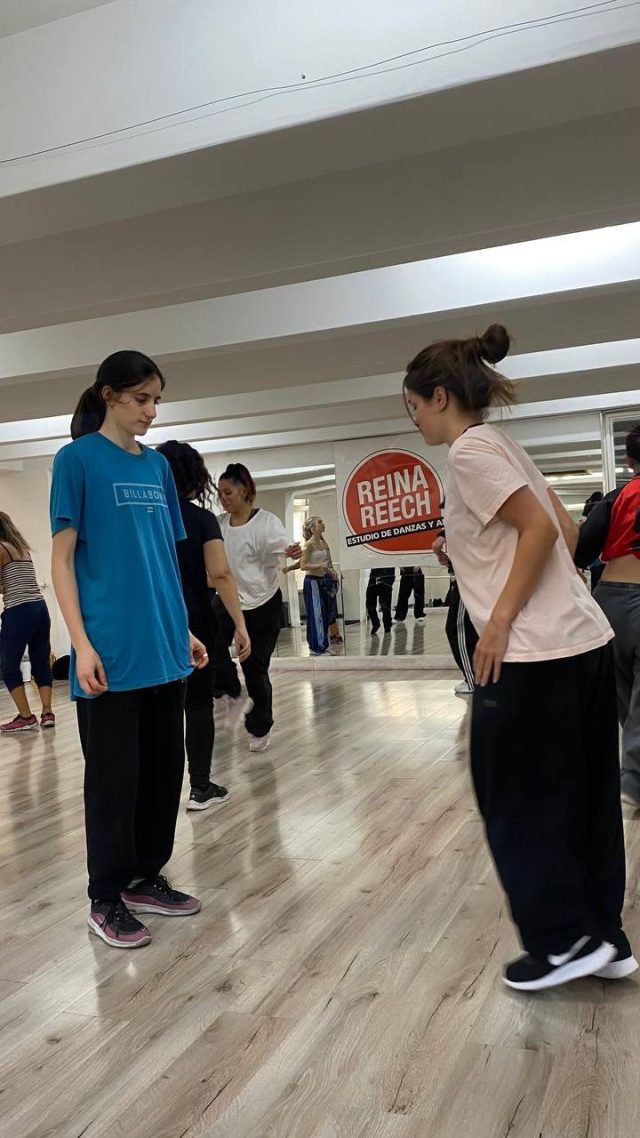 ¡ÚLTIMOS DÍAS PARA SUMARTE A LA AUDICIÓN 🔥! 

Tempo es una formación en danzas urbanas (NIVEL PRINCIPIANTE), en la cual se trabaja HIPHOP, FREESTYLE, COREOGRAFÍA, POPPING, BREAKING, LOCKING, HOUSE y complementariamente AFRO, DANCEHALL Y CONTEMPORÁNEO 🔥. 

¡No dejes pasar esta oportunidad 🚨! 

JUEVES 19/12 Av Rivadavia 5040 tercer piso 

PEDINOS INFO 📲