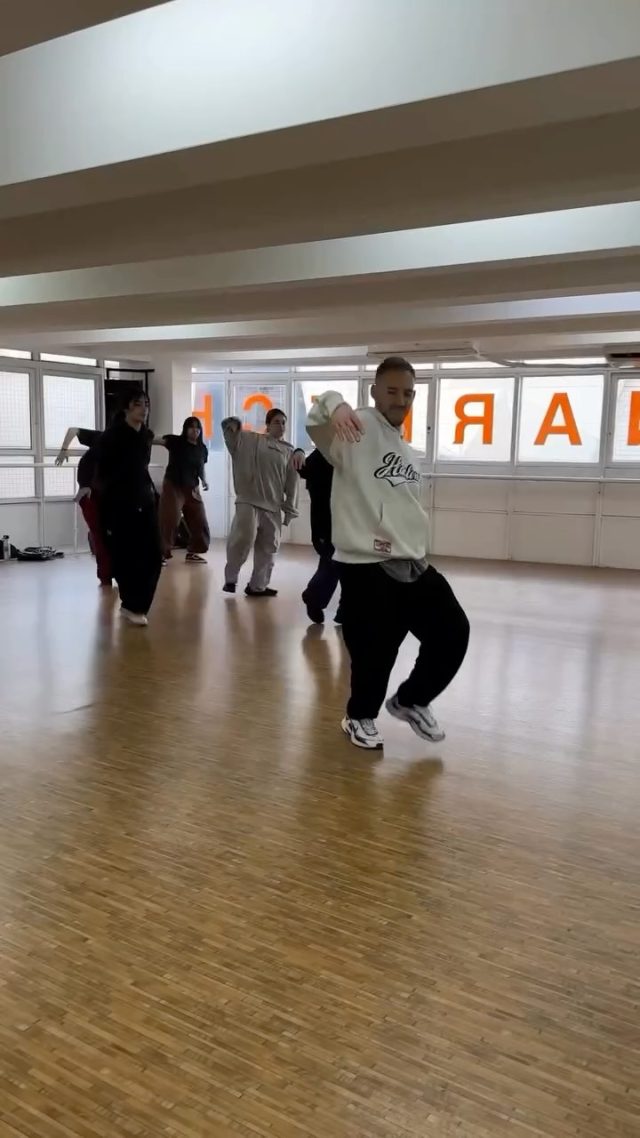 ¡Feliz Día del Profesor 💥!

En TEMPO celebramos a quienes hacen que cada clase sea única y una experiencia inolvidable ❤️.

Gracias por motivar a los alumxs a superarse y disfrutar la danza al máximo 💖.

Dejale un mensajito especial a tu profe ⬇️✨