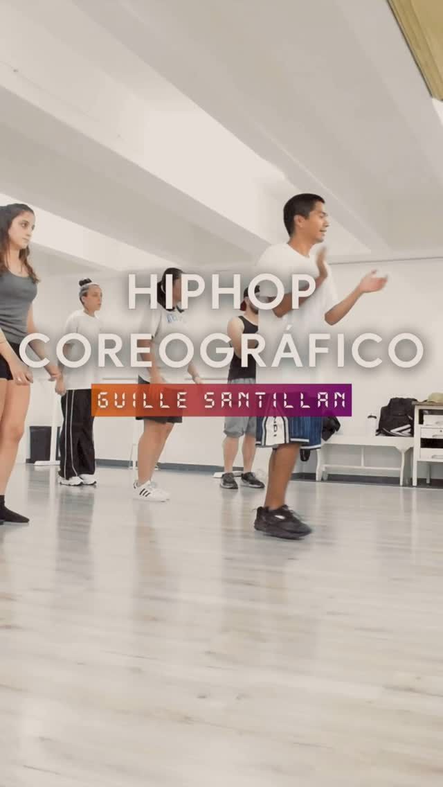 Clase de hip-hop coreográfico con @guillee.santillan, aprendiendo las bases para después llevarlas a la coreografía 💥

Si querés mejorar tu nivel y aprender desde cero o seguir perfeccionando tu danza, esta formación es para vos 🚀.

👉🏼 Del 12 al 16 de mayo vas a poder sumarte a las clases evaluativas y vivir de cerca la experiencia TEMPO 
 Durante el año vas a entrenar: hip hop, popping, breaking, locking, house… y mucho más

Todavía estás a tiempo de sumarte al primer nivel ⚡️ ¿Te dieron ganas de formarte en TEMPO? Te esperamos con todo 🧡