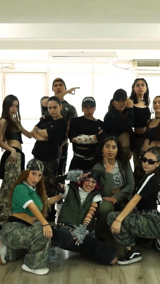 #Tempo - Dejandolo todo🔥 

📲 Girá el celular y disfrutá del video 🚀

👉🏼 1er Nivel con @violetapiaaa 

Dancers: @morenabelen_ @viklopezz @gabyy_posada @decimefelixx @valen_cav @_mirandaaxx_ @jenny.gz6 @abrilgimenezz @paaula_perez19 @_aru_romano_ @sheilafassio @gonzaa.jhs @yaeelr5 @luwhiteee @bunny.nwn @briinnm @pochi_dominguez_ @vicky.russso @whoisfloren

¿Querés ver más videos así? Comentanos que te pareció💥

#ReinaReech #EscueladeDanza #Tempo #Videos #Bailar #Palermo #Belgrano #Caballito