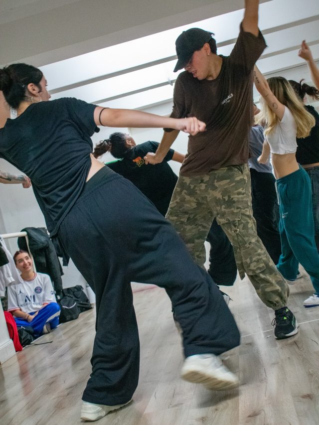 Mirá las fotos de TEMPO - la energía no para🔥
  
Bailar, entrenar, emocionarse y crecer en comunidad... ¡eso es Tempo 🚀!

Comentanos si queres vivir la energía de nuestra formación
 
#ReinaReech#EscueladeDanza #Tempo #Entrenar #Bailar #Palermo #Belgrano #Caballito