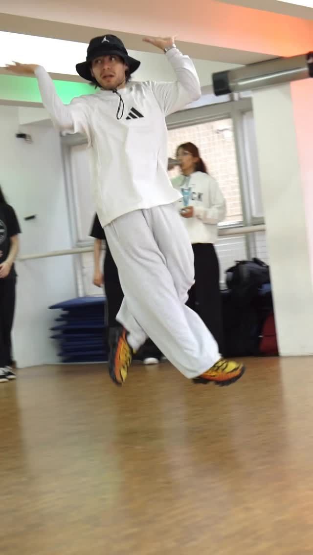 Coreografía con @realginno | 2º nivel🔥
 Trabajo coreográfico centrado en profundizar la fluidez en las secuencias y la versatilidad del lenguaje corporal.

Un espacio de búsqueda, técnica y expresión en constante evolución 💪🏻.

Y vosss… ¿Qué estás esperando para sumarte en 2026?